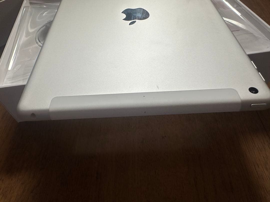 Apple iPad 7th wifi＋cellularモデル^_−☆
