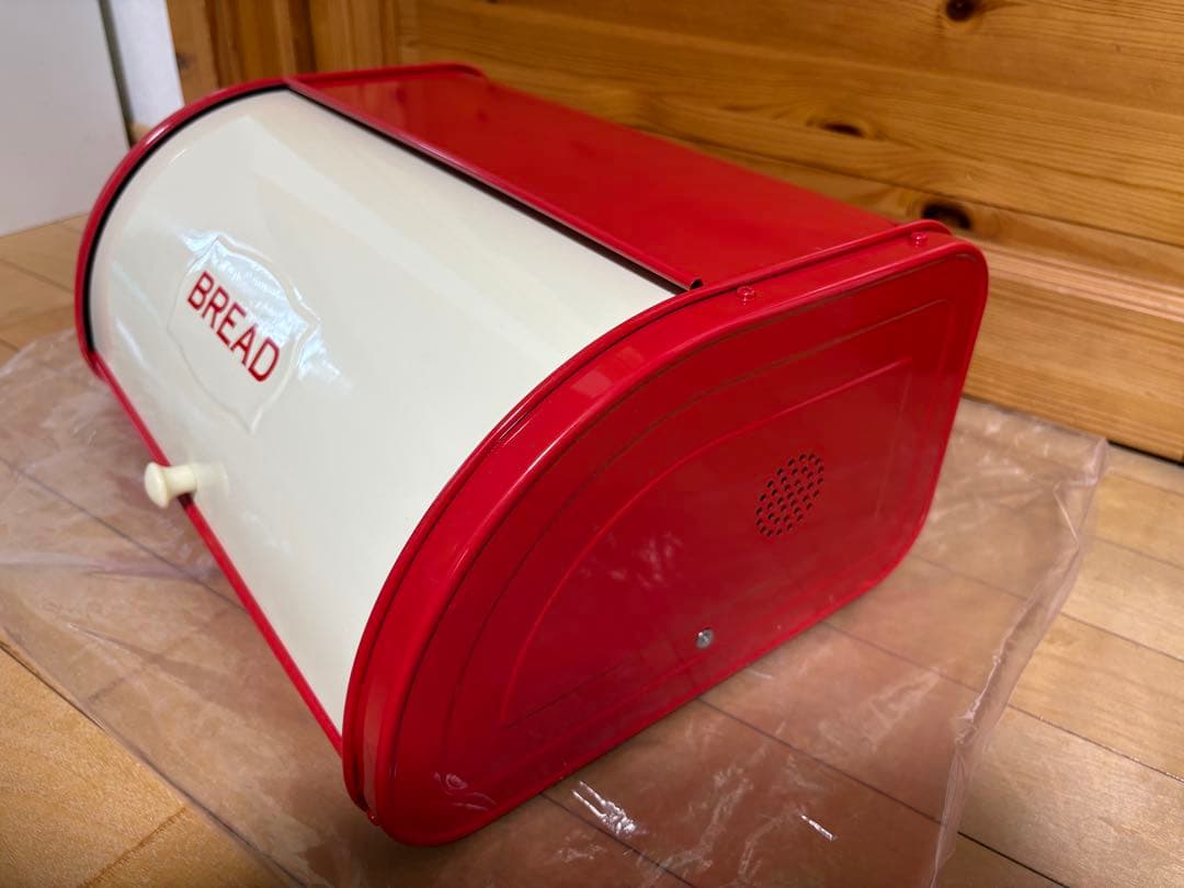 新品！大きめブレッドケース缶　 赤×アイボリー　キッチン 収納 カントリー雑貨