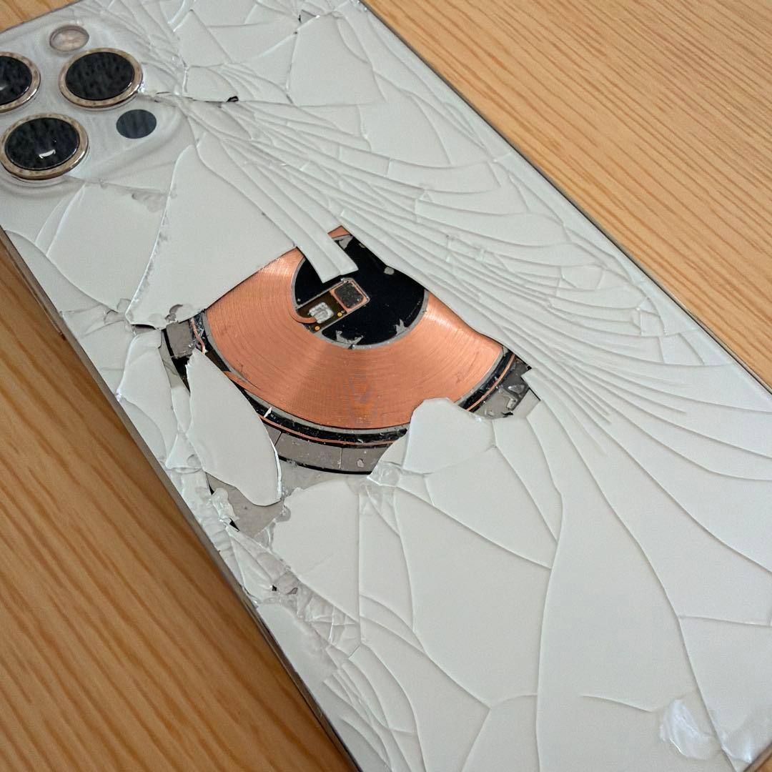 iPhone 12 Pro ホワイト 背面破損