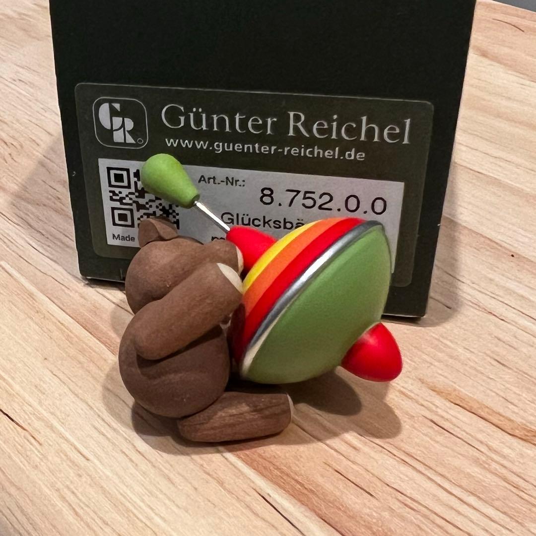 ギュンターライヒェル　こまを持つクマ