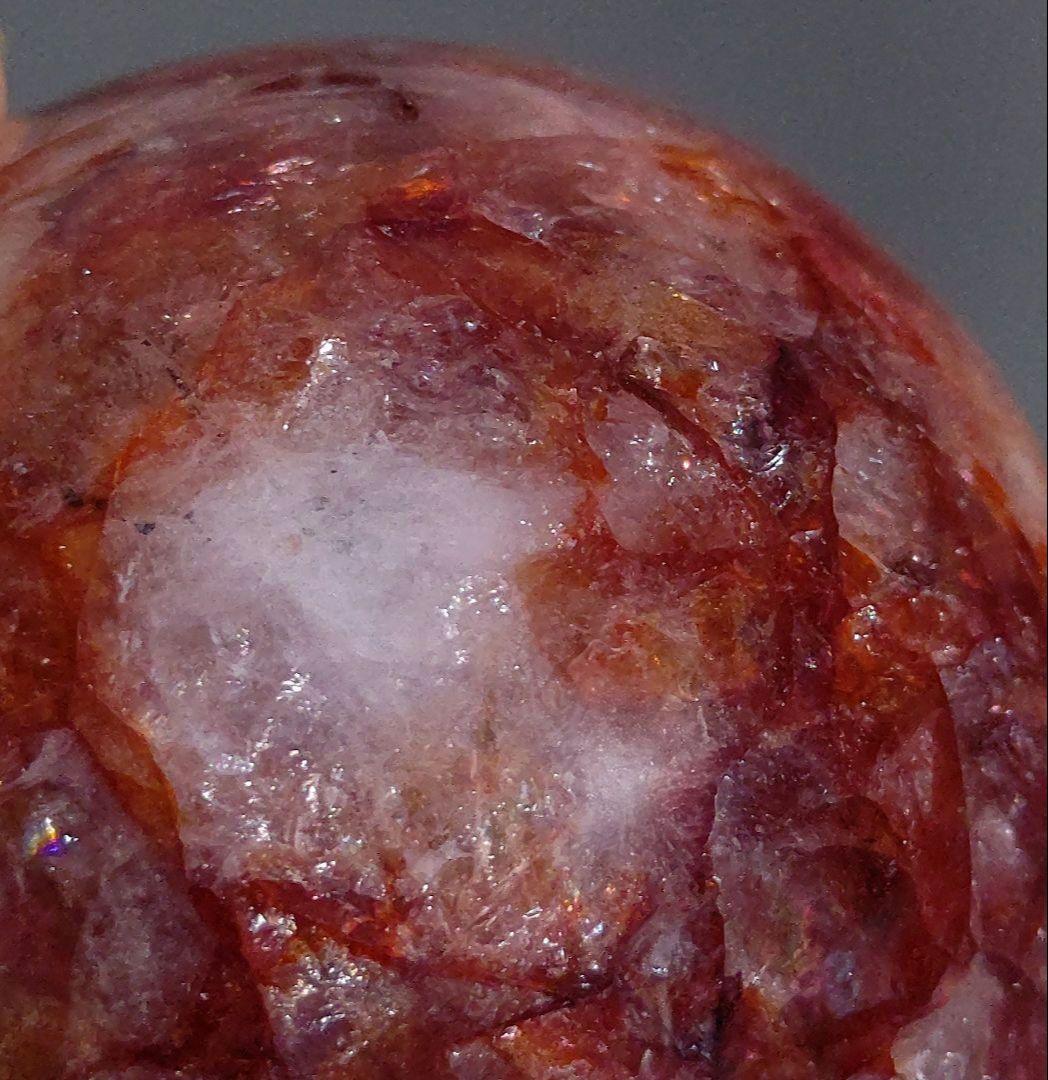 虹まみれ♡　レッドファイアクォーツ　スフィア　丸玉　天然石　台座付き　6.8cm