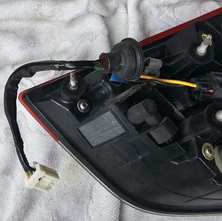 エクストレイルT32 後期テールランプL（助手席側）セット