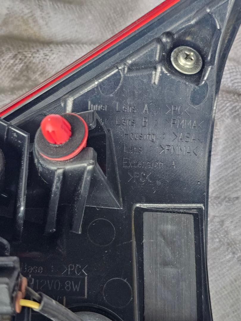 エクストレイルT32 後期テールランプL（助手席側）セット