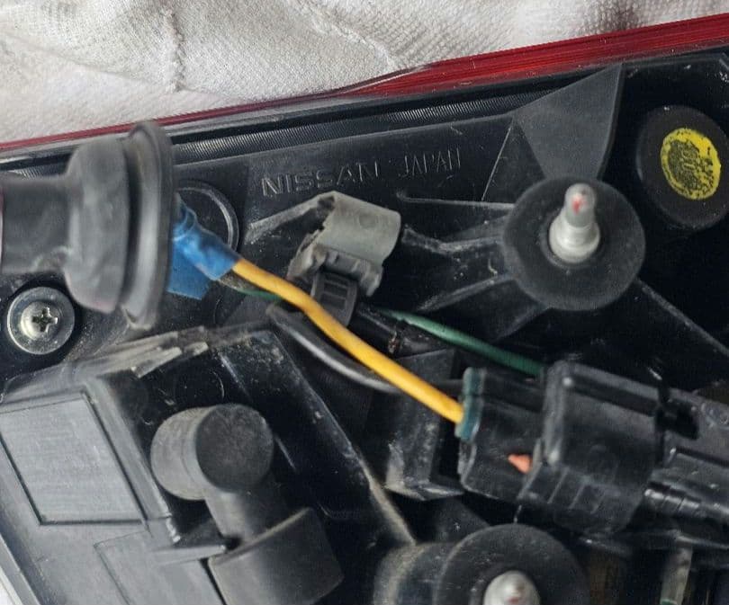 エクストレイルT32 後期テールランプL（助手席側）セット