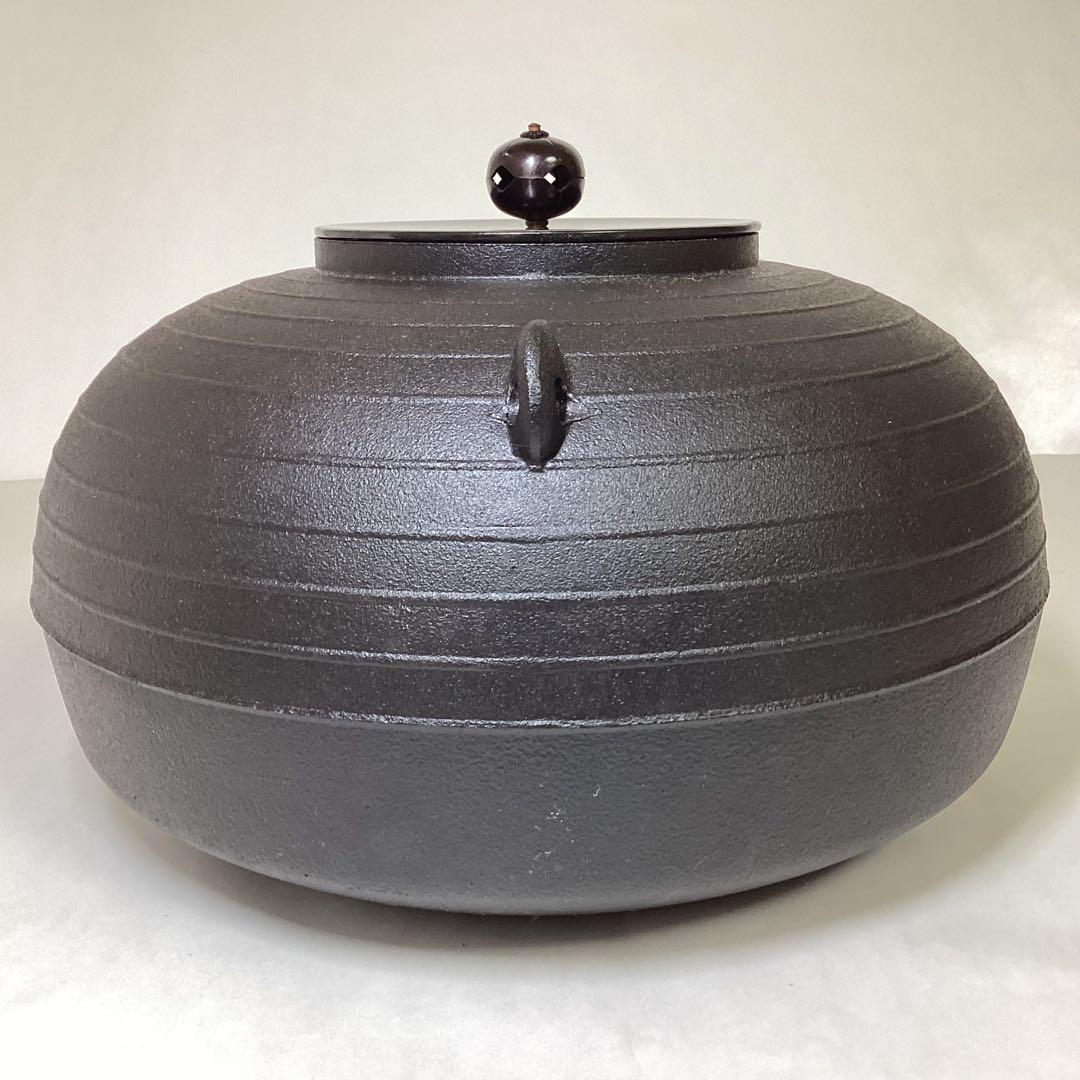 志きの釜 平丸千筋釜 炉・置炉兼用 合金 紙箱入 茶道具 古物品