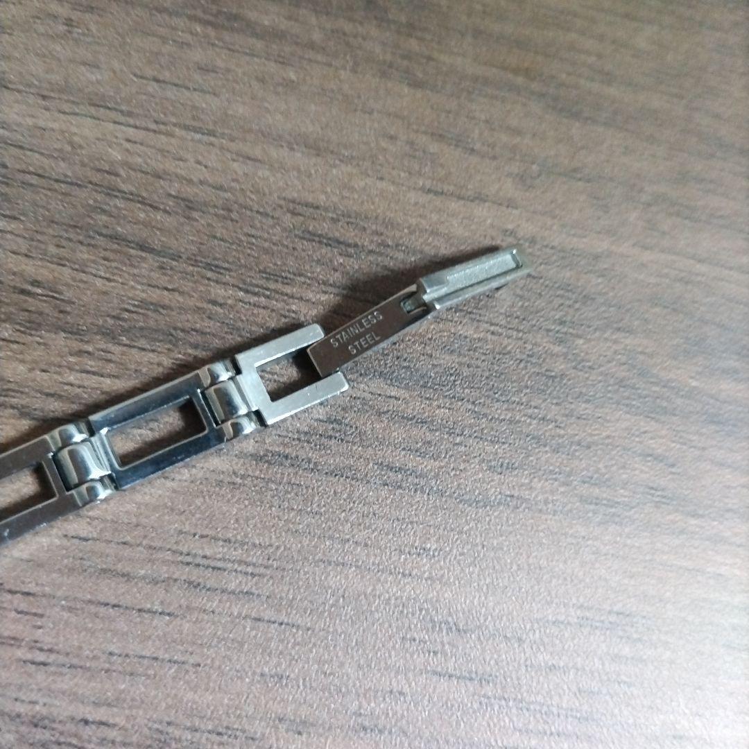 GUCCI シルバー 時計　ブレスレット風