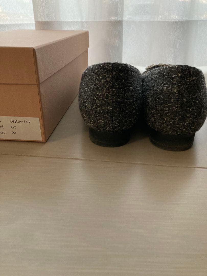 OHGA オーガ ビジュー ツイード パンプス フラット　グレー