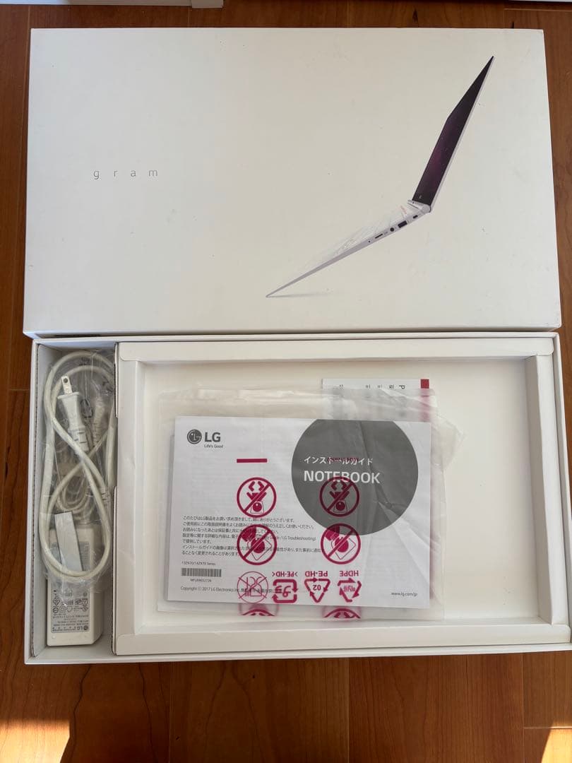 LG Gram 14インチで970グラム 英語キーボード 日本語Win 11