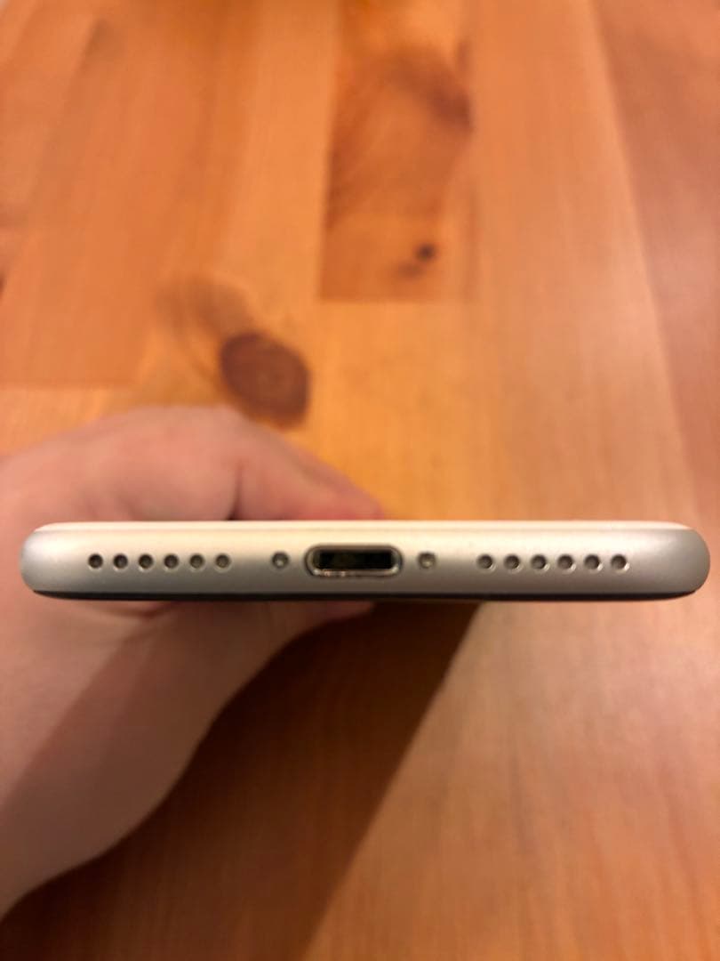 iPhone SE 第2世代（SE2）128GB SIMフリー