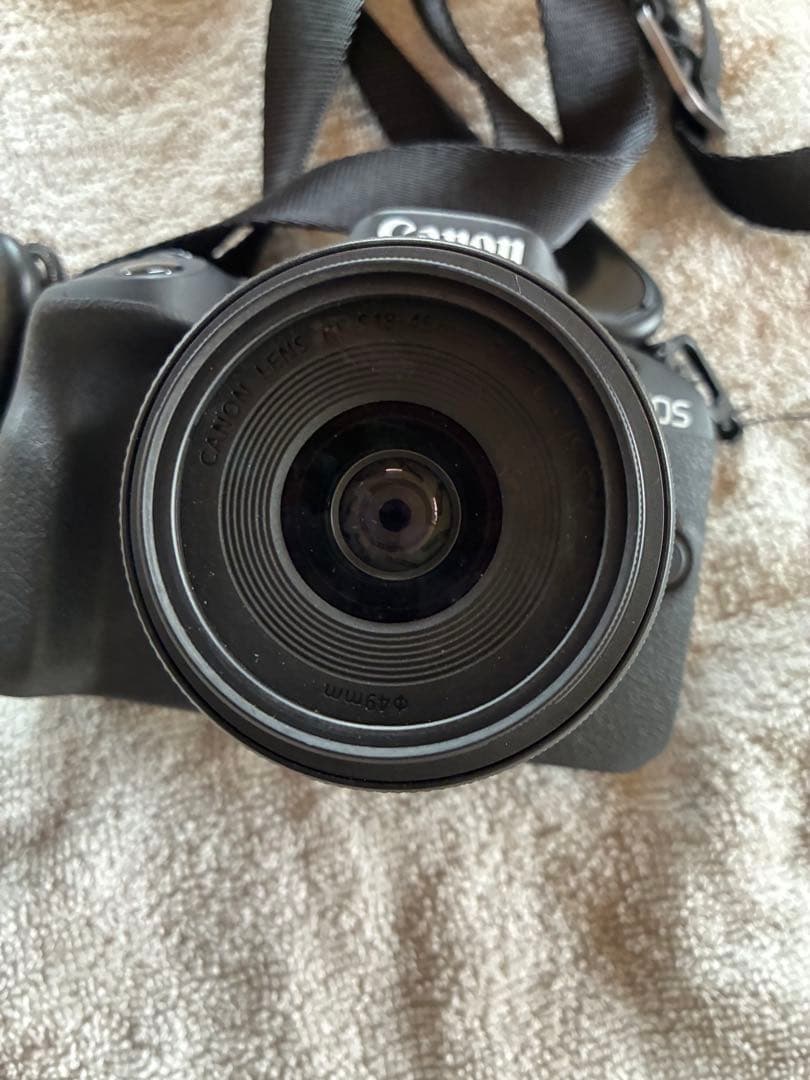 中古　Canon EOS R50 ミラーレスカメラ 本体とレンズ付き