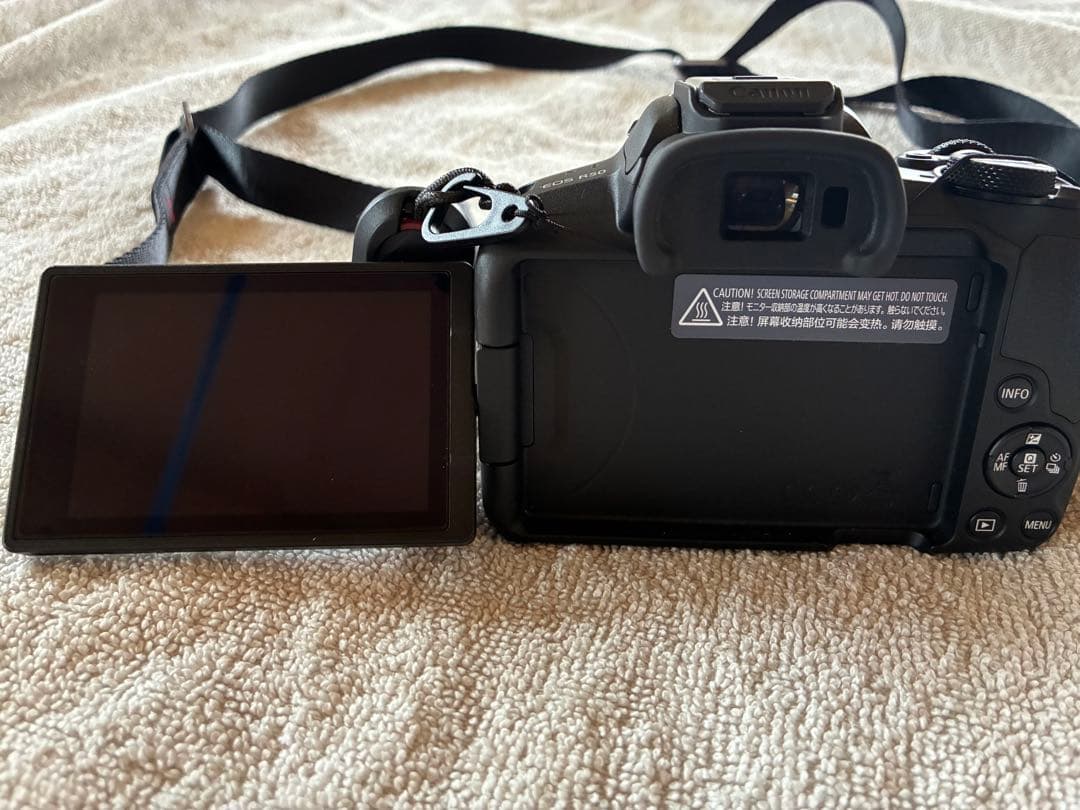 中古　Canon EOS R50 ミラーレスカメラ 本体とレンズ付き