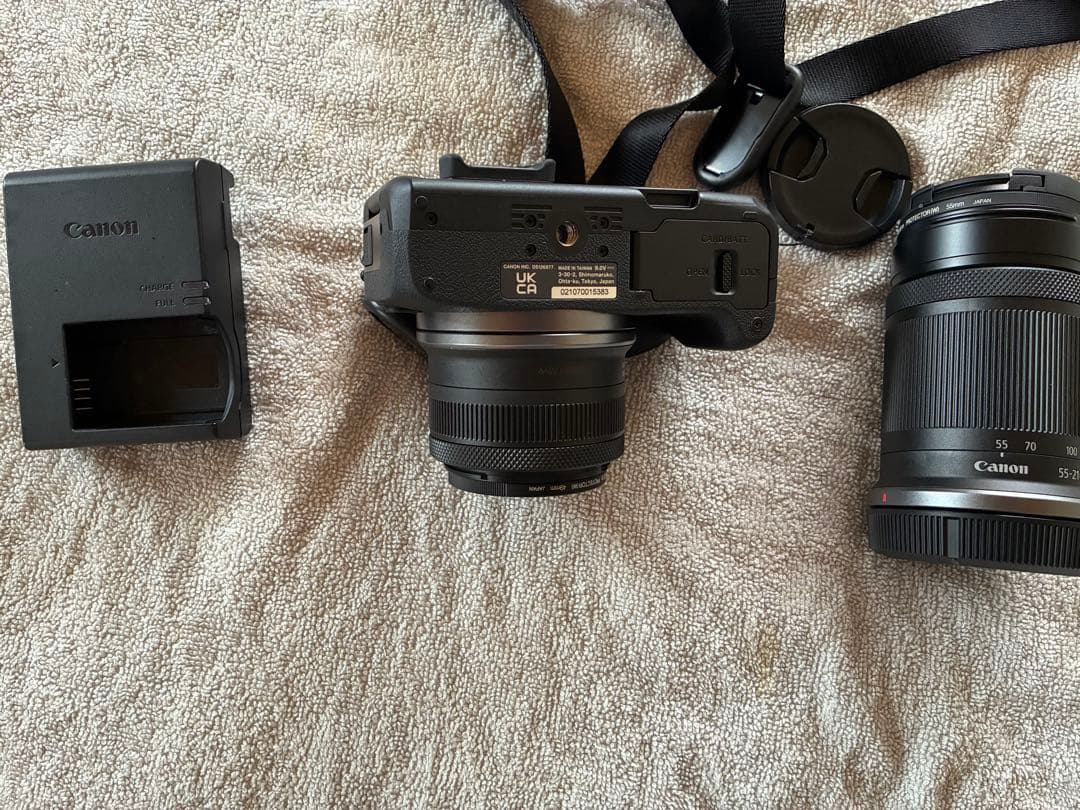 中古　Canon EOS R50 ミラーレスカメラ 本体とレンズ付き