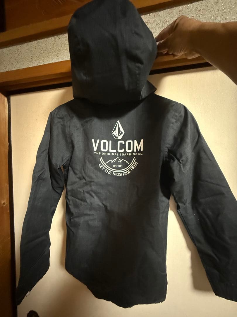 VOLCOM 子ども用 ブラックジャケット
