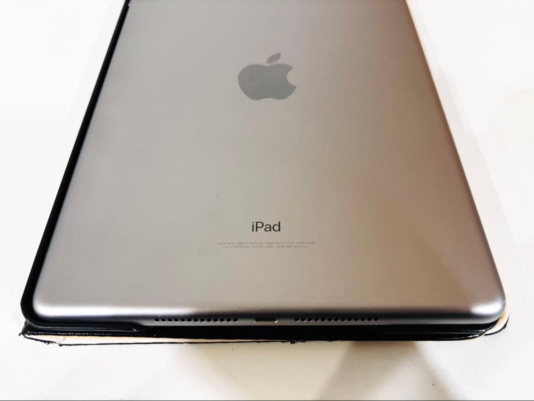 Apple iPad シルバー 32GB 本体　iPad 第5世代