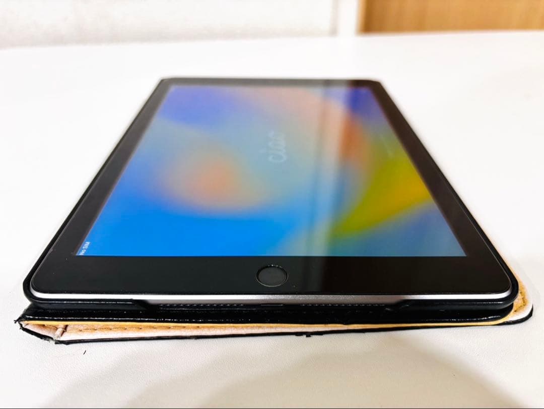 Apple iPad シルバー 32GB 本体　iPad 第5世代