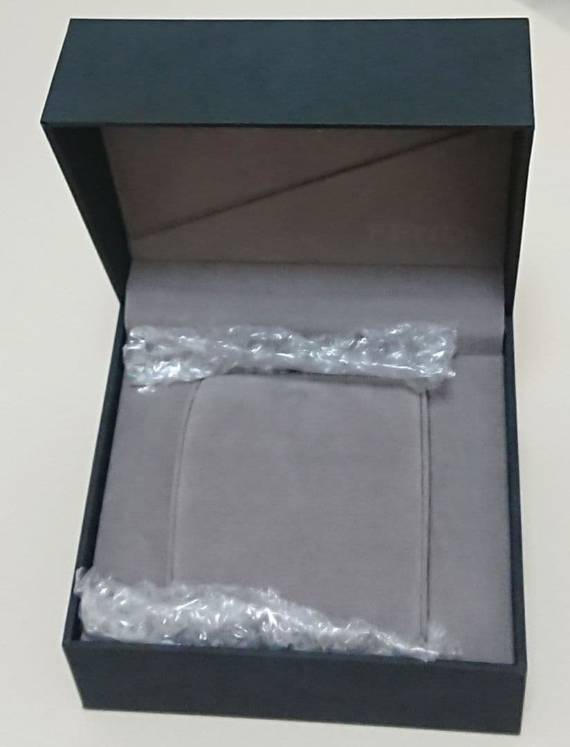 【美品】【希少】FENDI 　12pダイヤシェル　セラミック　レディース腕時計