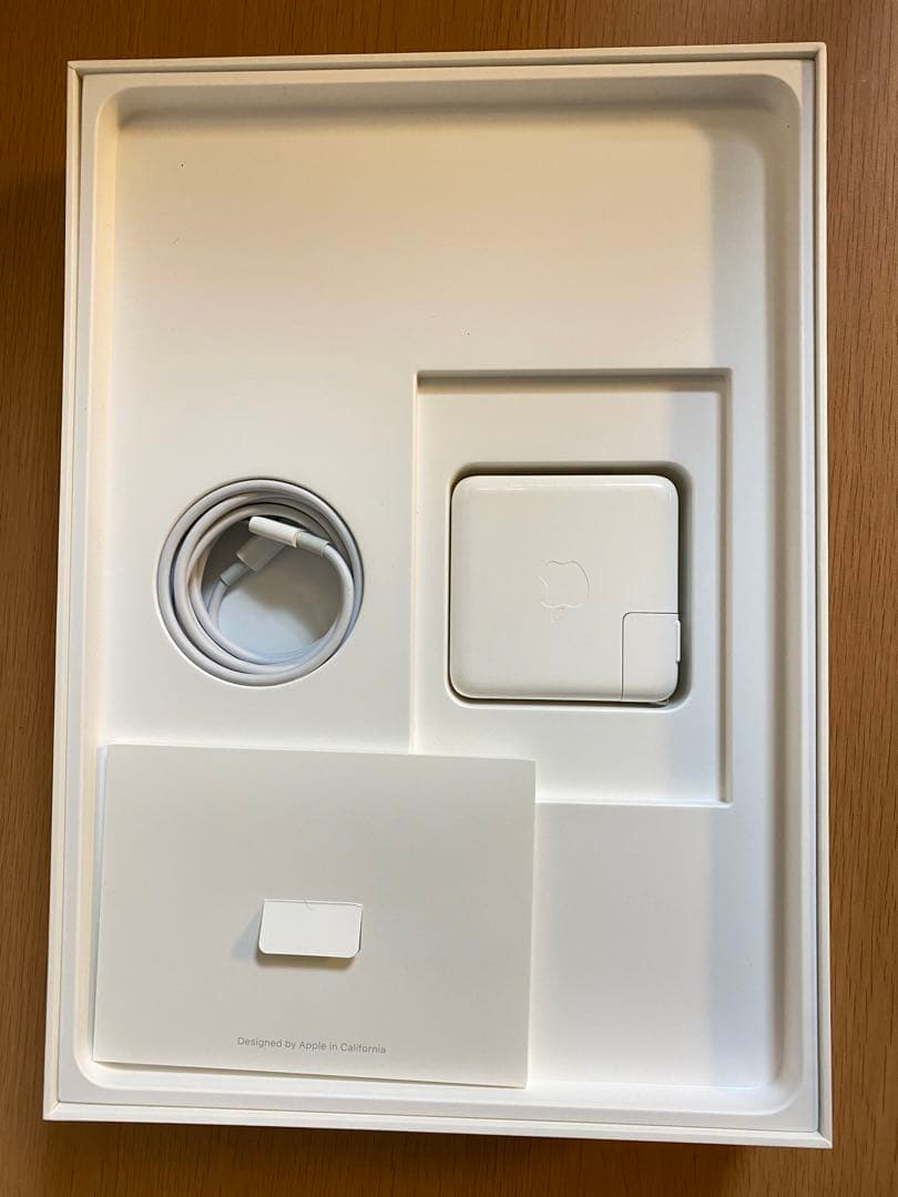 美品 MacBook Pro 13インチ 元箱 指紋認証、タッチパネル