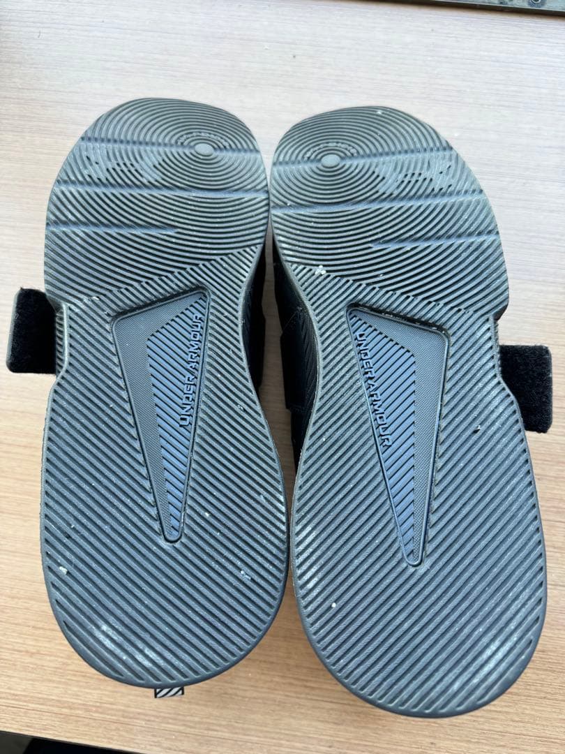 か*ご様 アンダーアーマーUAレインリフター27cm リフティングシューズ