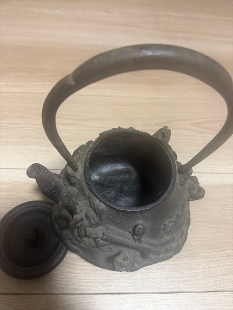 鋳鉄製動物彫刻鉄瓶