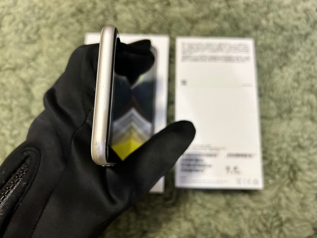 Apple iPhone SE (第2世代) ホワイト　箱発送可能