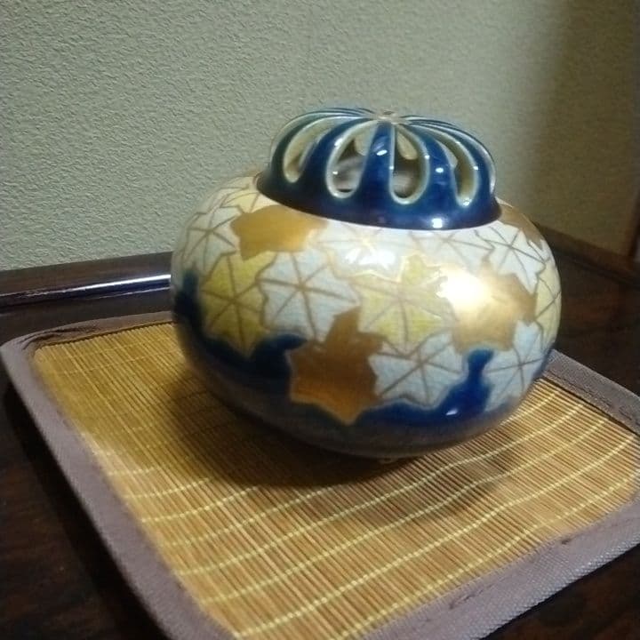 九谷焼竹田有恒七平窯秞裏萌黄金彩香炉美品。