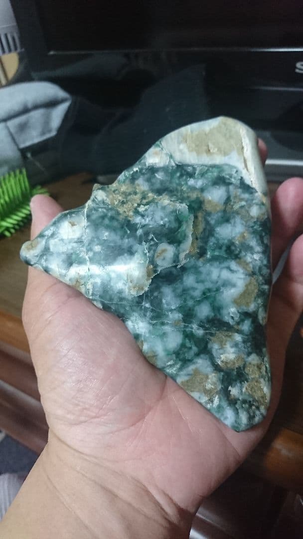 糸魚川 翡翠 原石