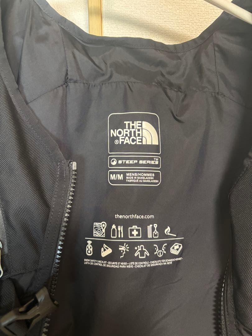 貴重なMサイズ•ノースフェイス・パウダーガイドベスト・重さ1.1kg