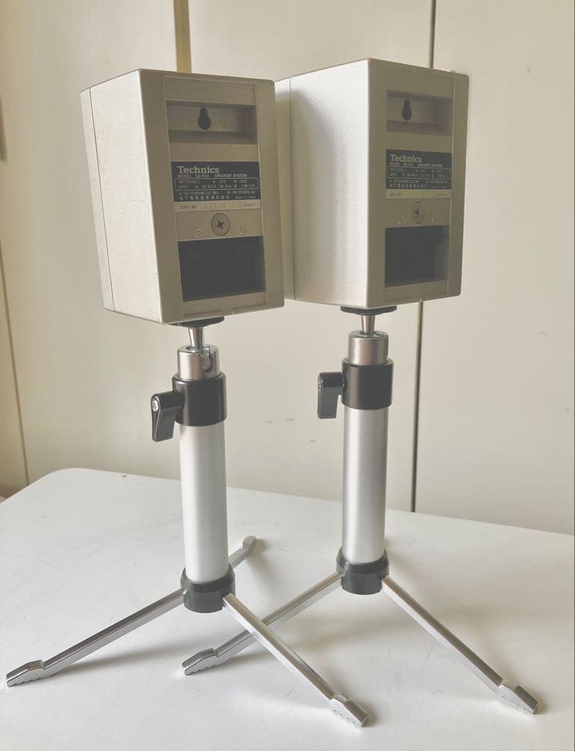 Technics SB-F01 マイクロスピーカー シルバー。スタンド付き。