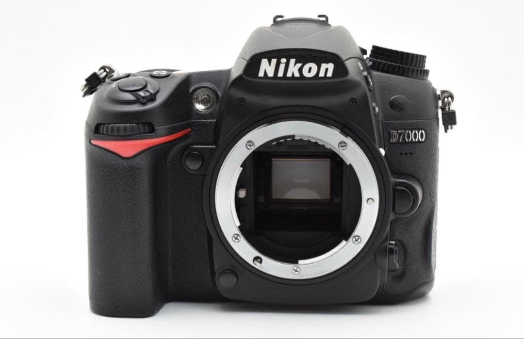 Nikon ニコン D7000 ボディ 美品 ケース付 ストラップ付 純正
