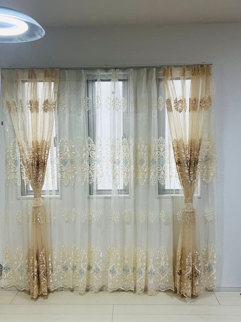 2枚入り　レースカーテン　金運UP ベージュ　刺繍柄　クローバー　レース　送料込