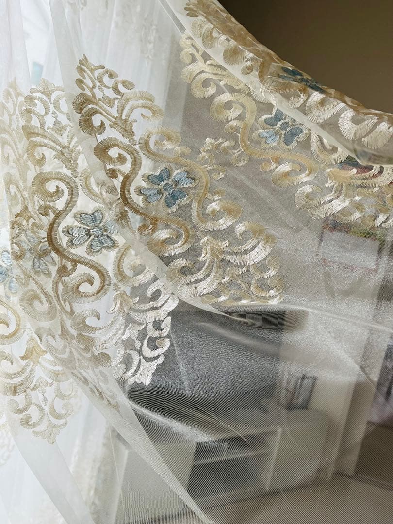 2枚入り　レースカーテン　金運UP ベージュ　刺繍柄　クローバー　レース　送料込