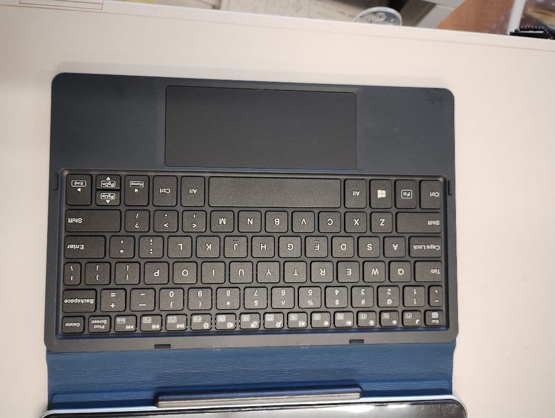 【ジャンク】Windowsタブレット本体 キーボード付き 青カバー電源入りません