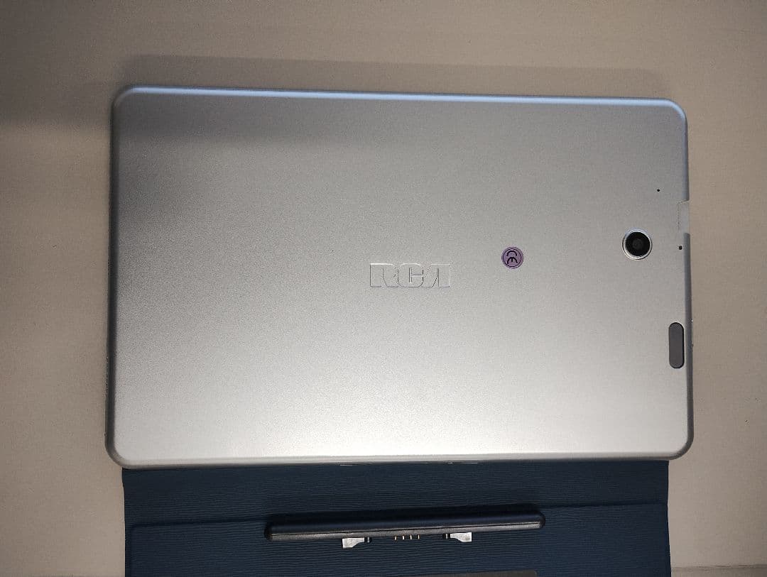 【ジャンク】Windowsタブレット本体 キーボード付き 青カバー電源入りません