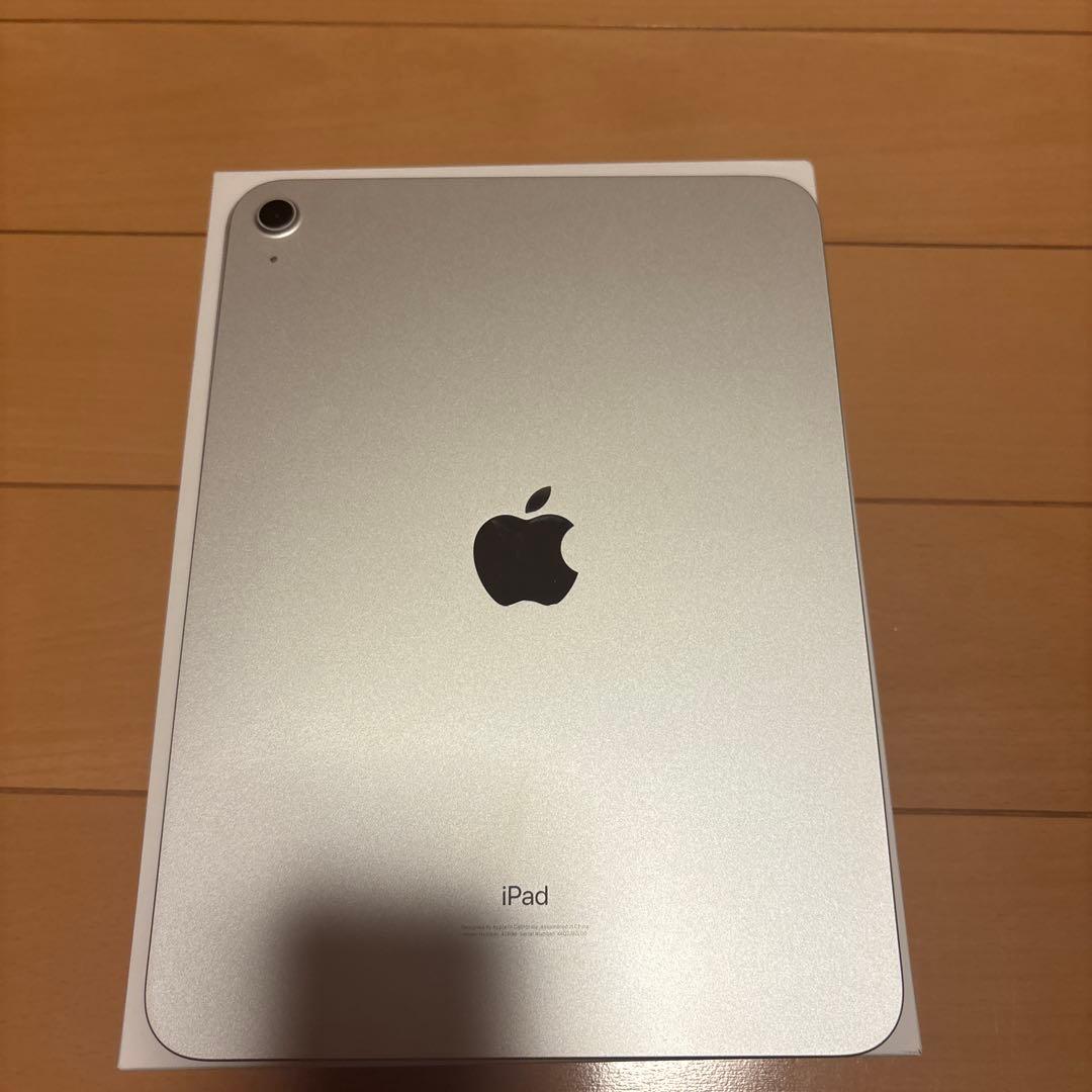 iPad（第10世代）64GB シルバー　ケース付き