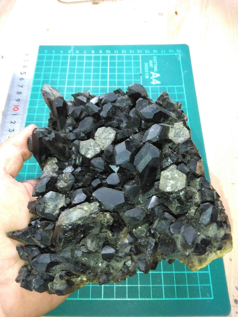 中国産　モリオン水晶　クラスター　黒水晶