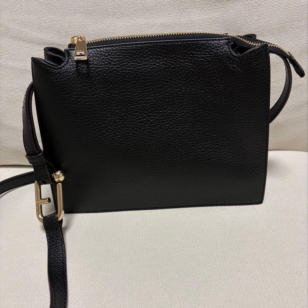FURLA ショルダーバッグ　ヌヴォラ　ブラック