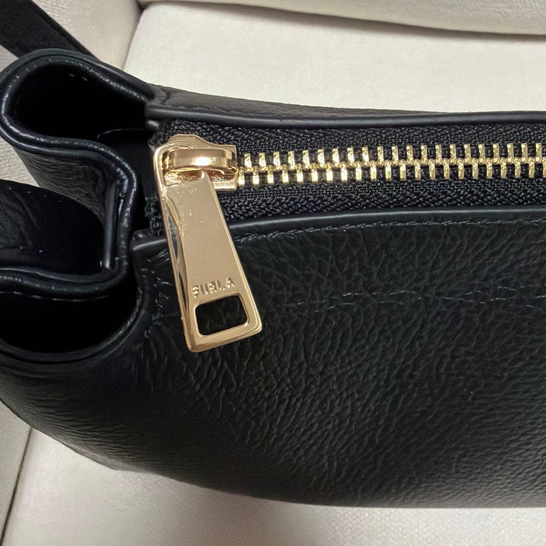 FURLA ショルダーバッグ　ヌヴォラ　ブラック