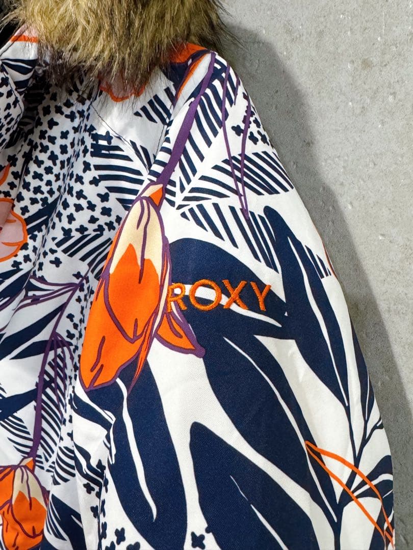 ★未使用ROXYスノージャケット150 トロピカル柄　ファー付き　スキー　スノボ