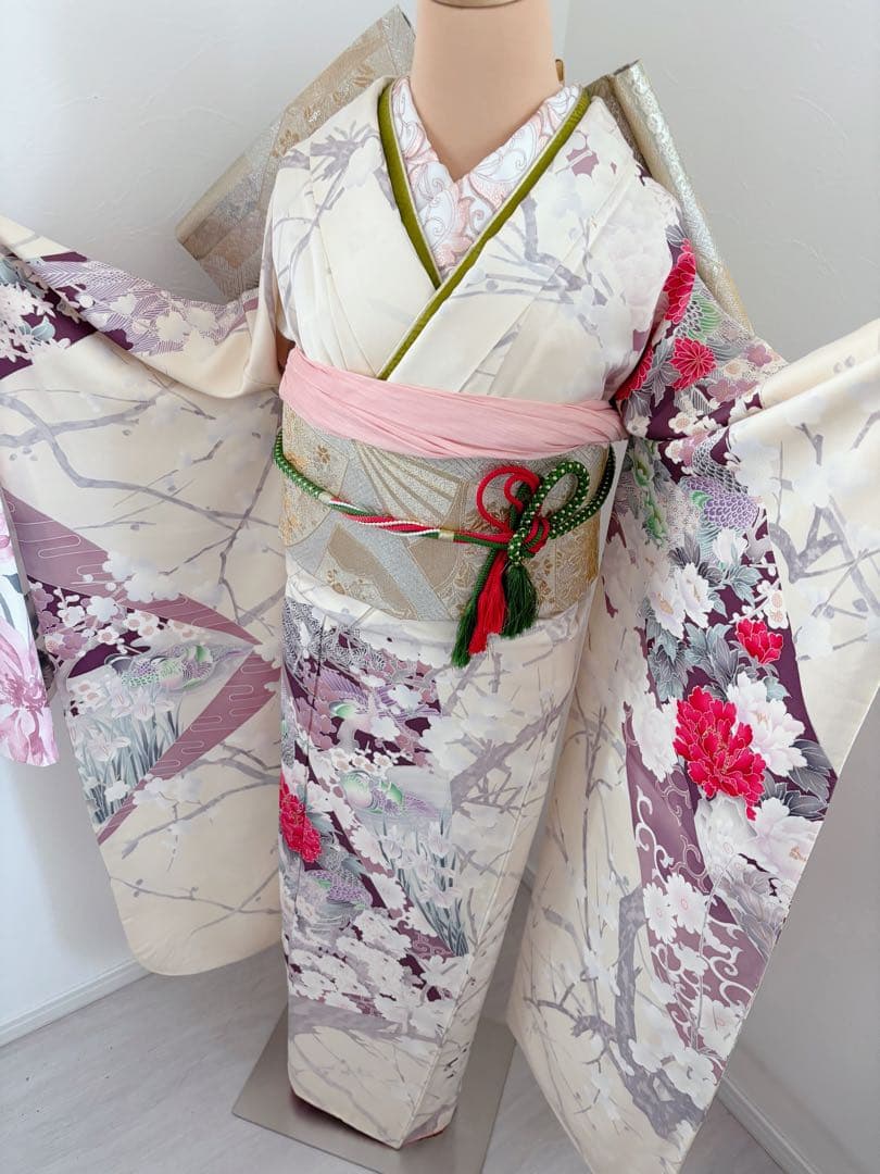 正絹振袖フルセット　牡丹　縁起柄　花柄 ホワイトクリーム色 成人式