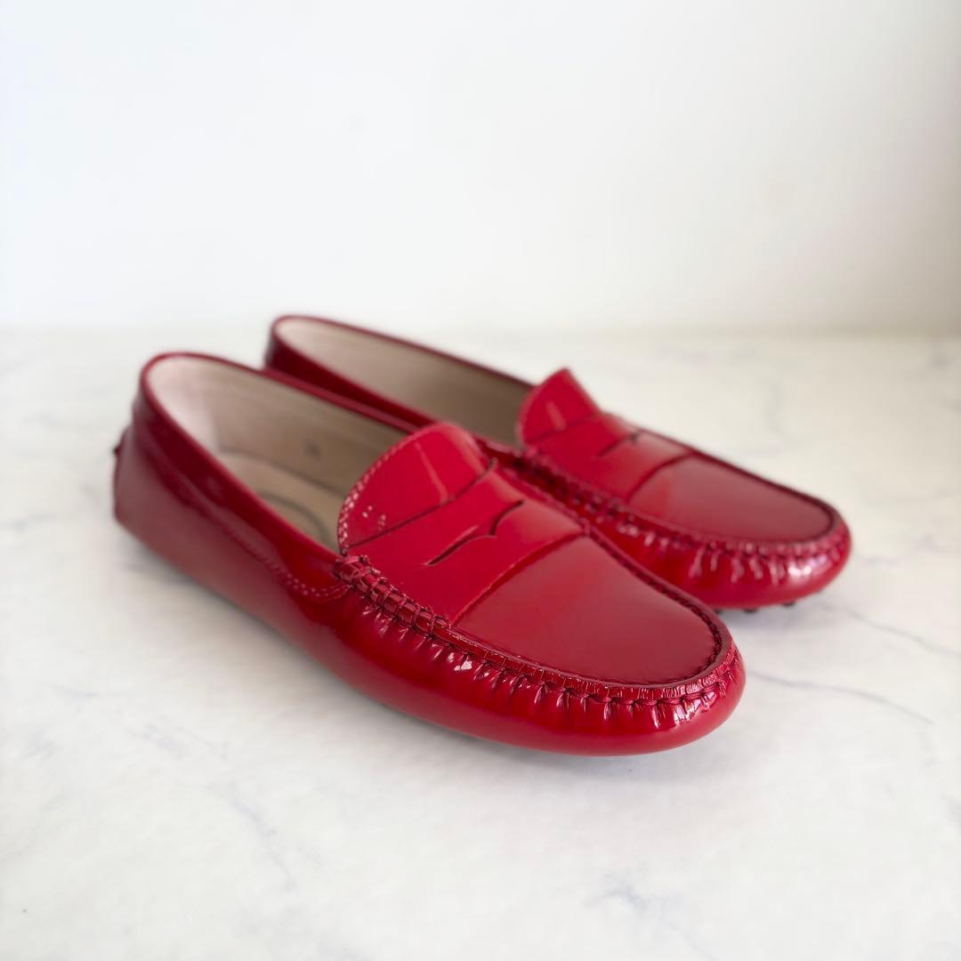 極美品 トッズ 36 ゴンミーニ ドライビングシューズ エナメル レッド