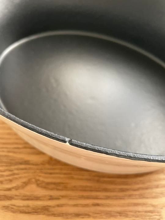 グッドプラス　キャストポット　オーバル26㎝ホワイト(鉄鋳物ホーロー鍋)