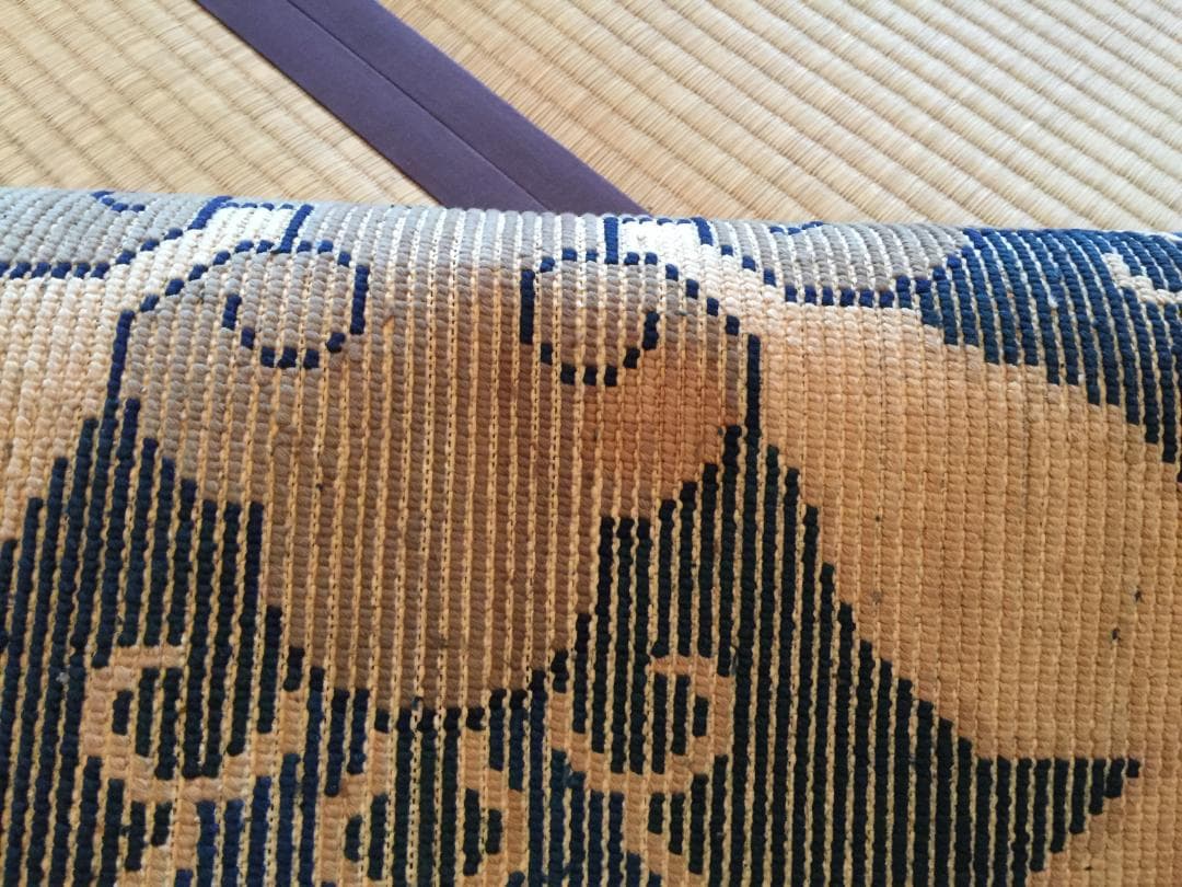 鍋島 段通 蟹牡丹 95cm × 191cm (京間の一畳分)