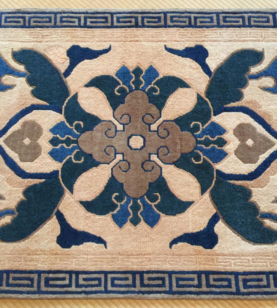 鍋島 段通 蟹牡丹 95cm × 191cm (京間の一畳分)