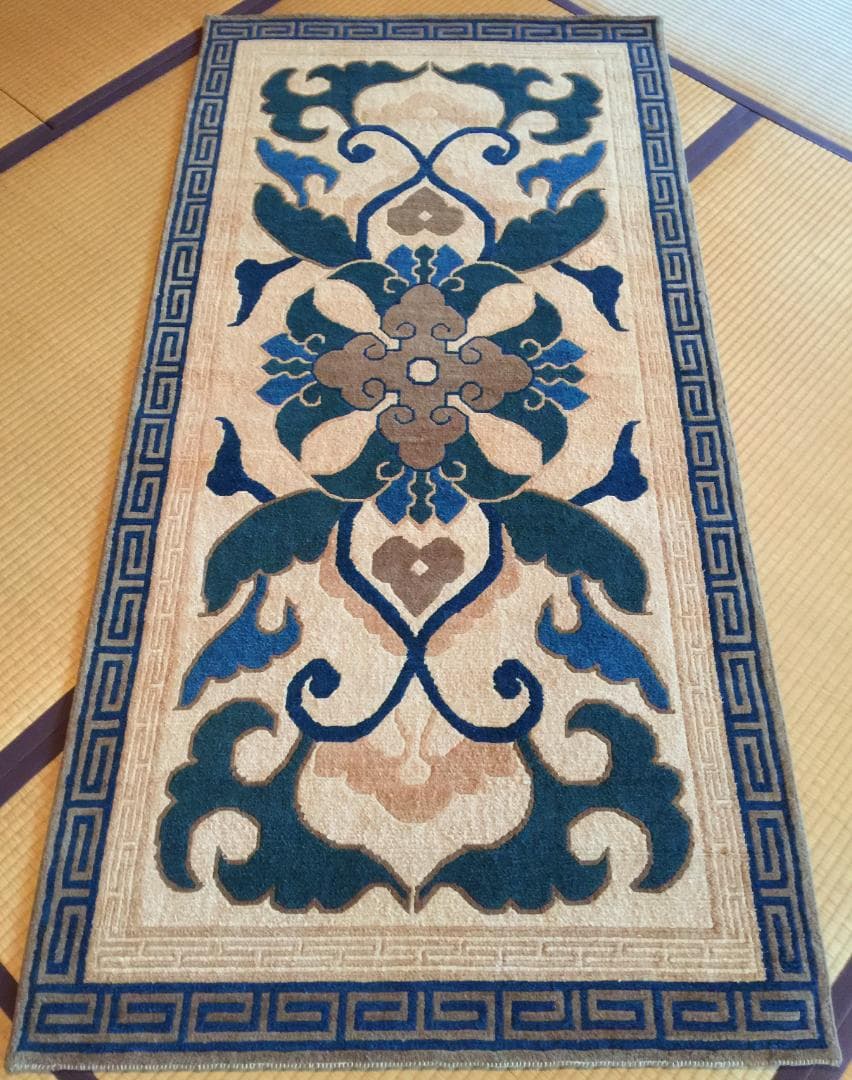 鍋島 段通 蟹牡丹 95cm × 191cm (京間の一畳分)