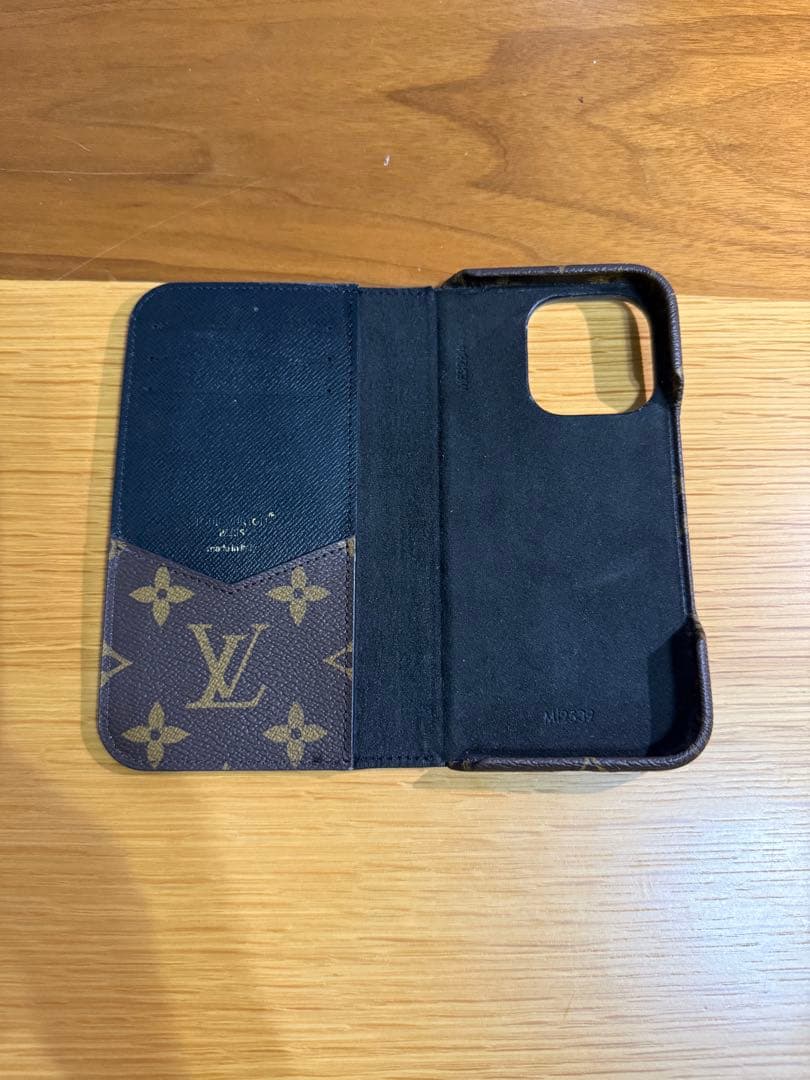 iPhone16pro フォリオ