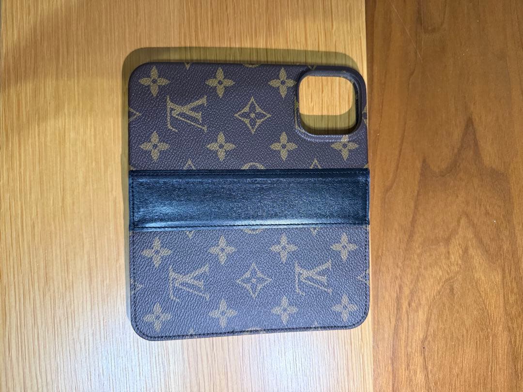 iPhone16pro フォリオ