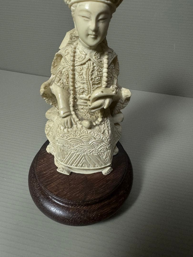 2102  皇帝像　彫刻  古美術品　 置物　細密細工　骨董