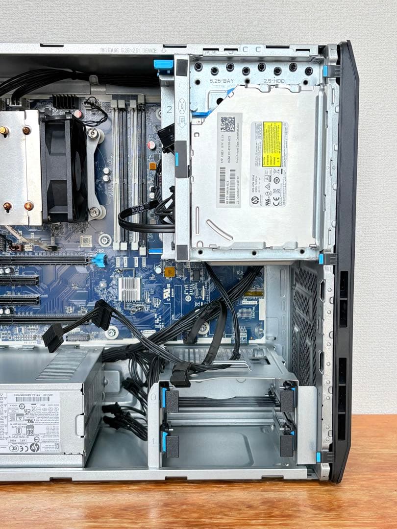 ベアボーン状態のHP Z2 Tower G5 （Xeon W-1250付き）