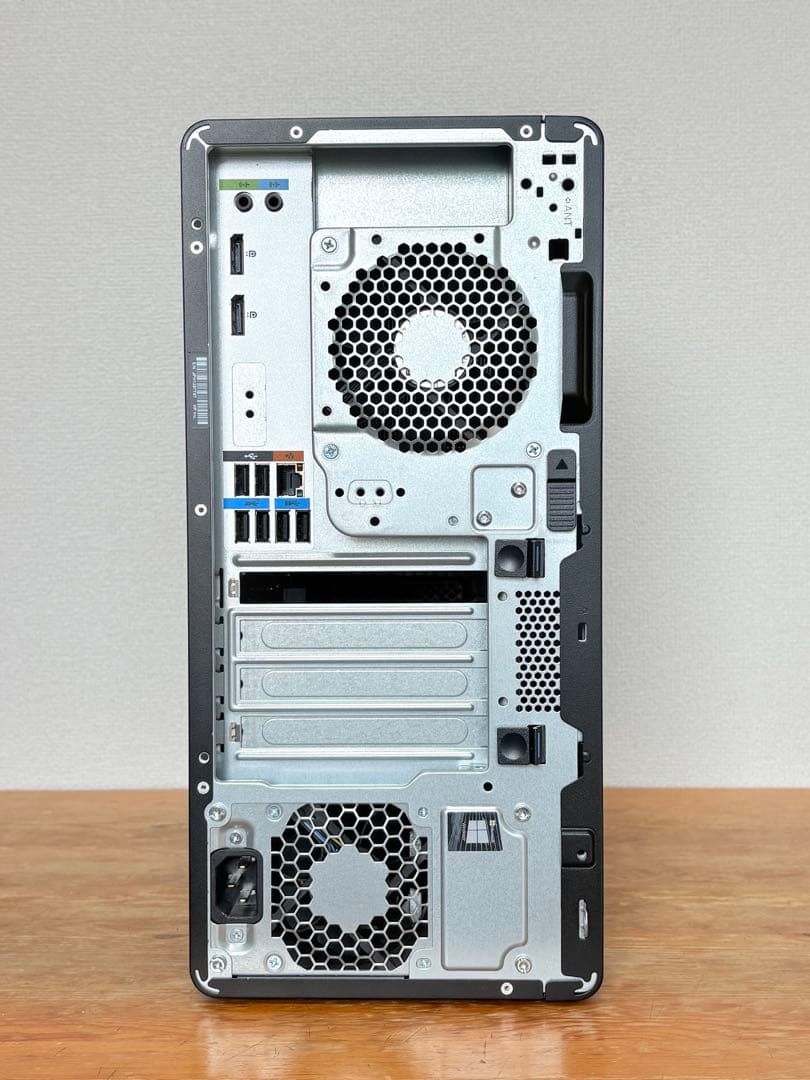 ベアボーン状態のHP Z2 Tower G5 （Xeon W-1250付き）