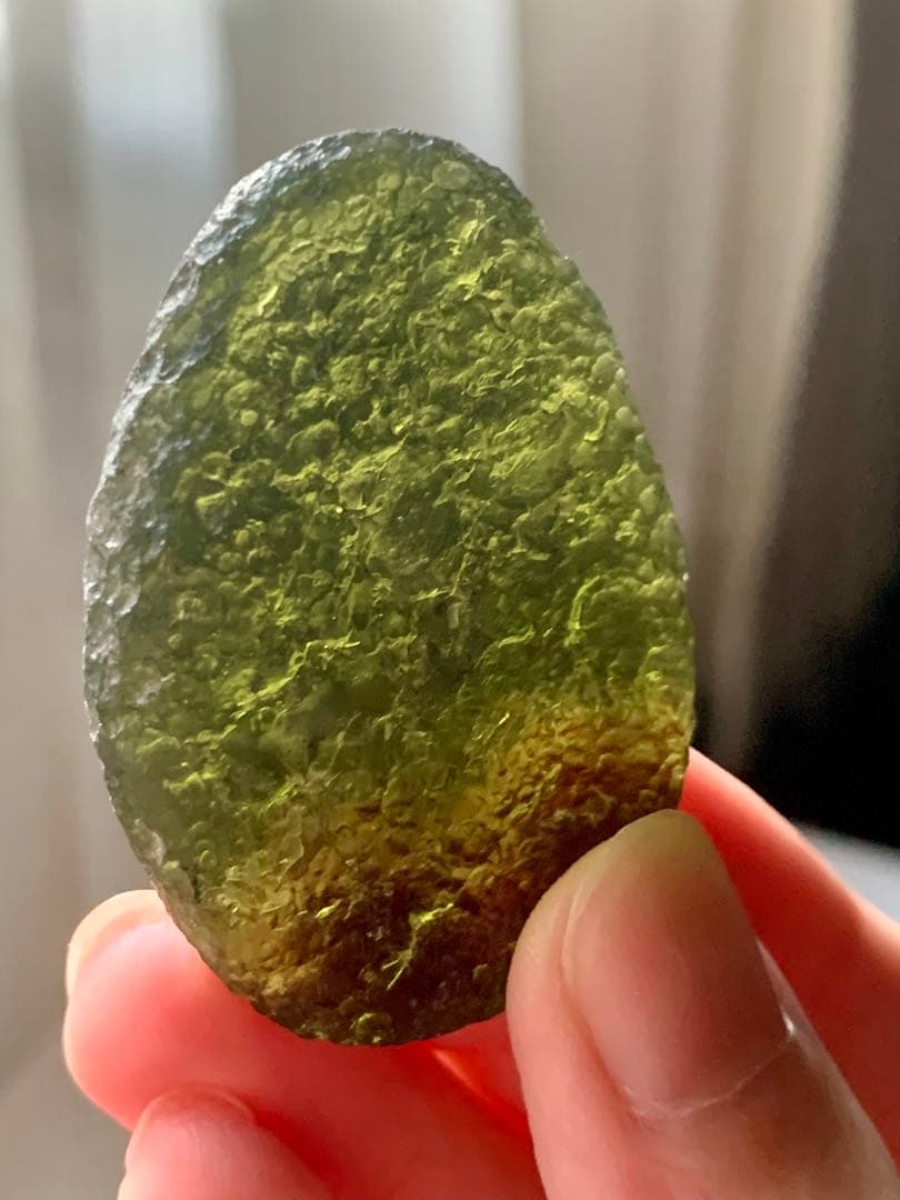 最強パワーストーンモルダバイト　テクタイト　隕石　ヒーリング鉱物標本　リビアン